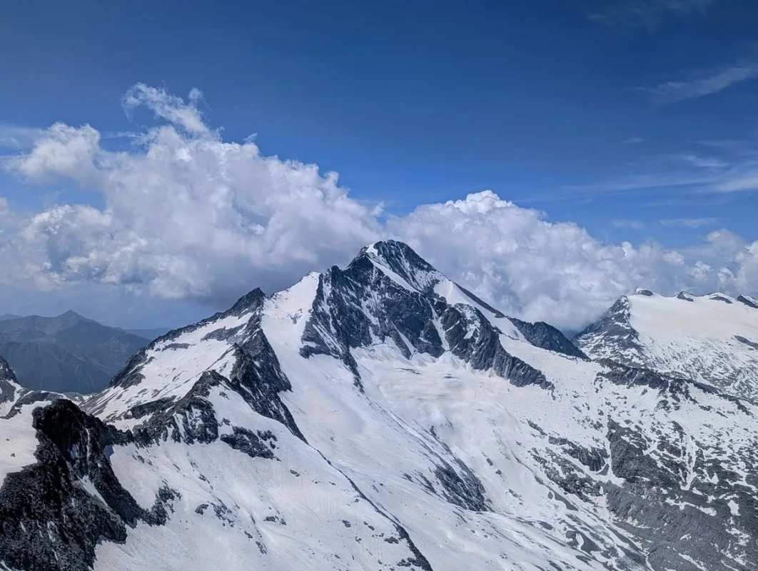 Lenkstein Wanderung 41: Blick vom Gipfel auf den Hochgall Lenkstein Wanderung 41: Blick vom Gipfel auf den Hochgall