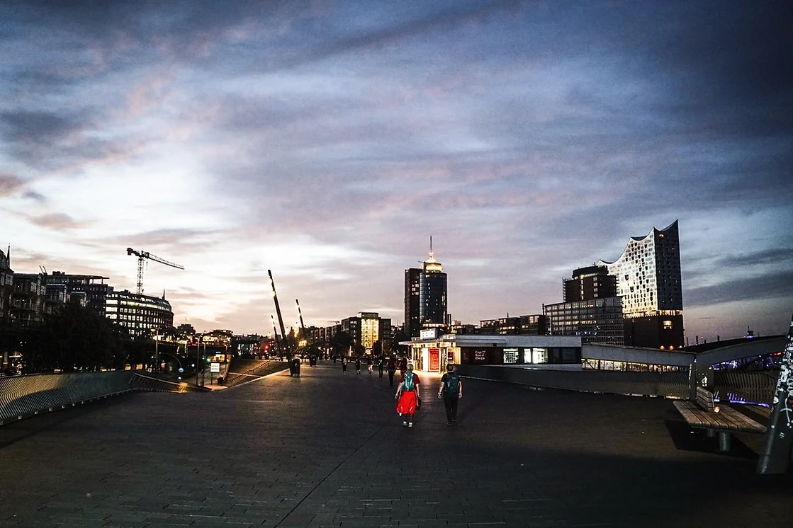 Megamarsch Hamburg bei Nacht (Foto: © Veranstalter) Megamarsch Hamburg bei Nacht (Foto: © Veranstalter)