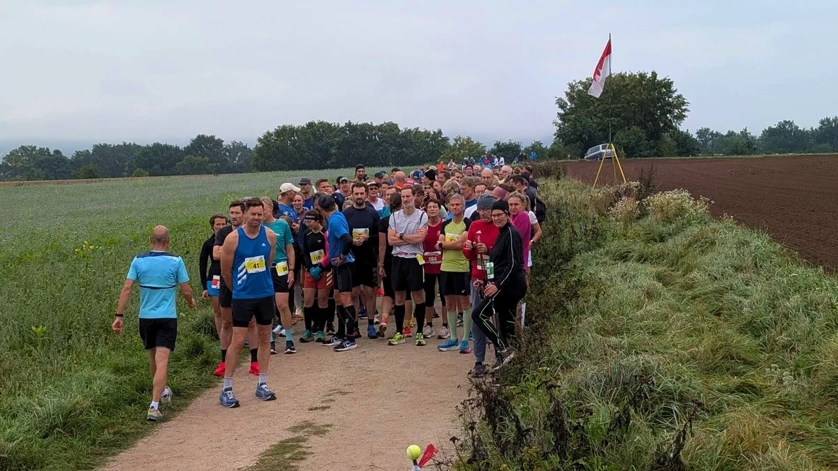 Start zum Möhrendorfer Karpfenweiherlauf 2025 (Foto: © Veranstalter) Start zum Möhrendorfer Karpfenweiherlauf 2025 (Foto: © Veranstalter)