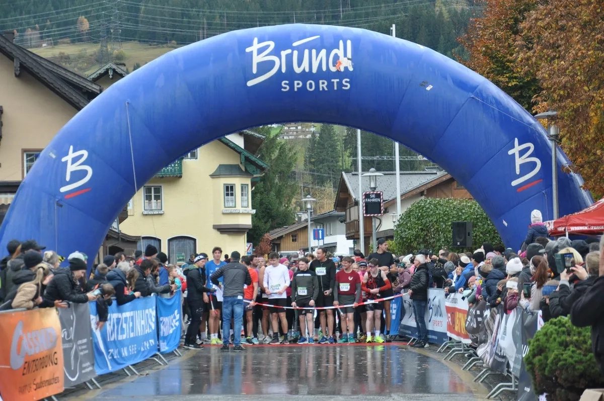 Niedernsiller Herbstlauf 2025: Start (© Gemeinde Niedernsill) Niedernsiller Herbstlauf 2025: Start (© Gemeinde Niedernsill)