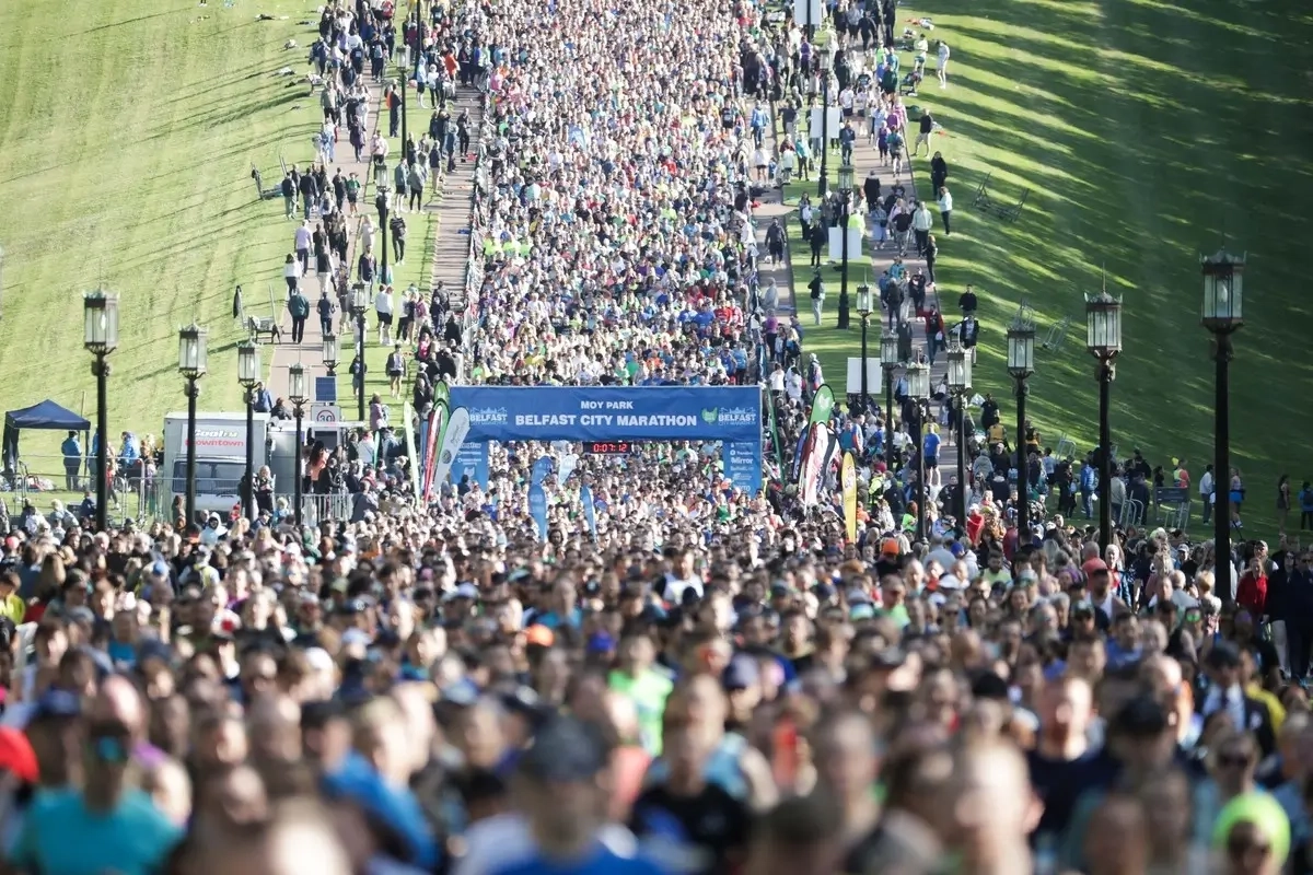 Belfast City Marathon 2025 (Foto: © Press Eye Ltd) Belfast City Marathon 2025 (Foto: © Press Eye Ltd)