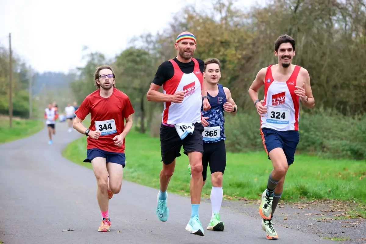 Limes-Winterlaufserie 2024 (Foto: © Jörg Theimer / Volkslaufbilder) Limes-Winterlaufserie 2024 (Foto: © Jörg Theimer / Volkslaufbilder)