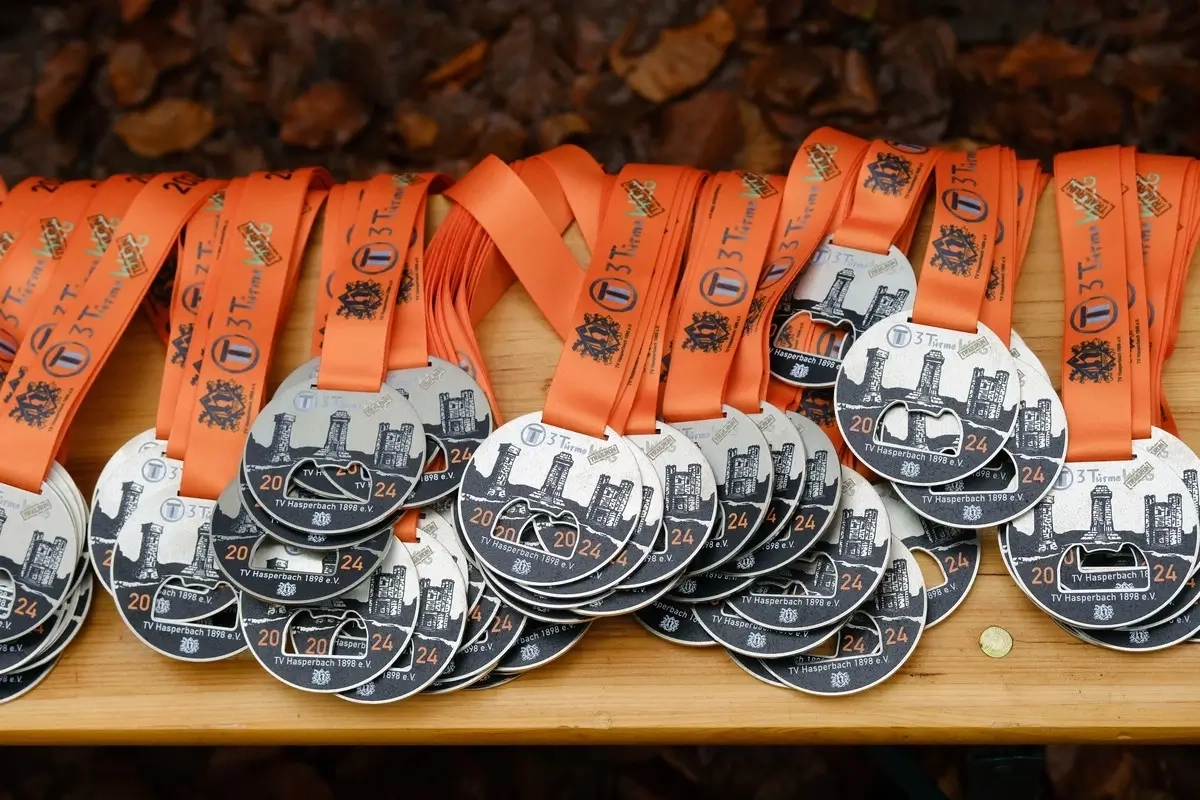 3TürmeWEG Trailrun 2024 Medaillen (Foto: © Veranstalter) 3TürmeWEG Trailrun 2024 Medaillen (Foto: © Veranstalter)