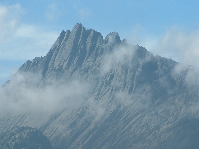 Carstensz Pyramide (Puncak Jaya), Foto: Alfindra Primaldhi, Lizenz: Creative Commons Attribution 2.0 Generic license. Carstensz Pyramide (Puncak Jaya), Foto: Alfindra Primaldhi, Lizenz: Creative Commons Attribution 2.0 Generic license.