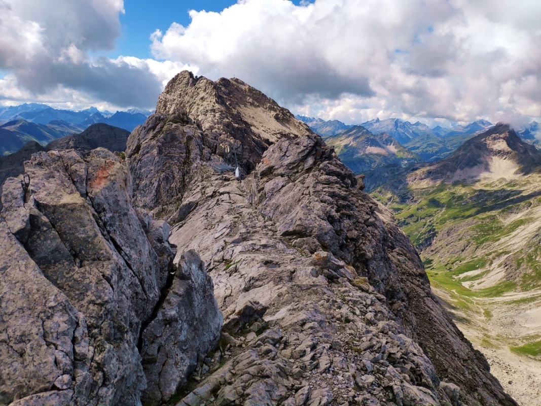 Steinschartenkopf mit Hohem Licht im Hintergrund Steinschartenkopf mit Hohem Licht im Hintergrund