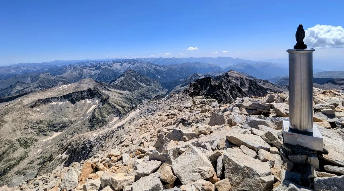 Gipfel des Pico de Aneto im Sommer 2025 Gipfel des Pico de Aneto im Sommer 2025