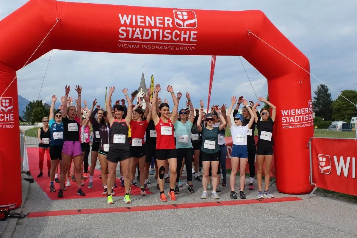 Vor dem Frauen-Start beim Vitallauf Sistrans 2025 (Foto: © SV Sistrans) Vor dem Frauen-Start beim Vitallauf Sistrans 2025 (Foto: © SV Sistrans)