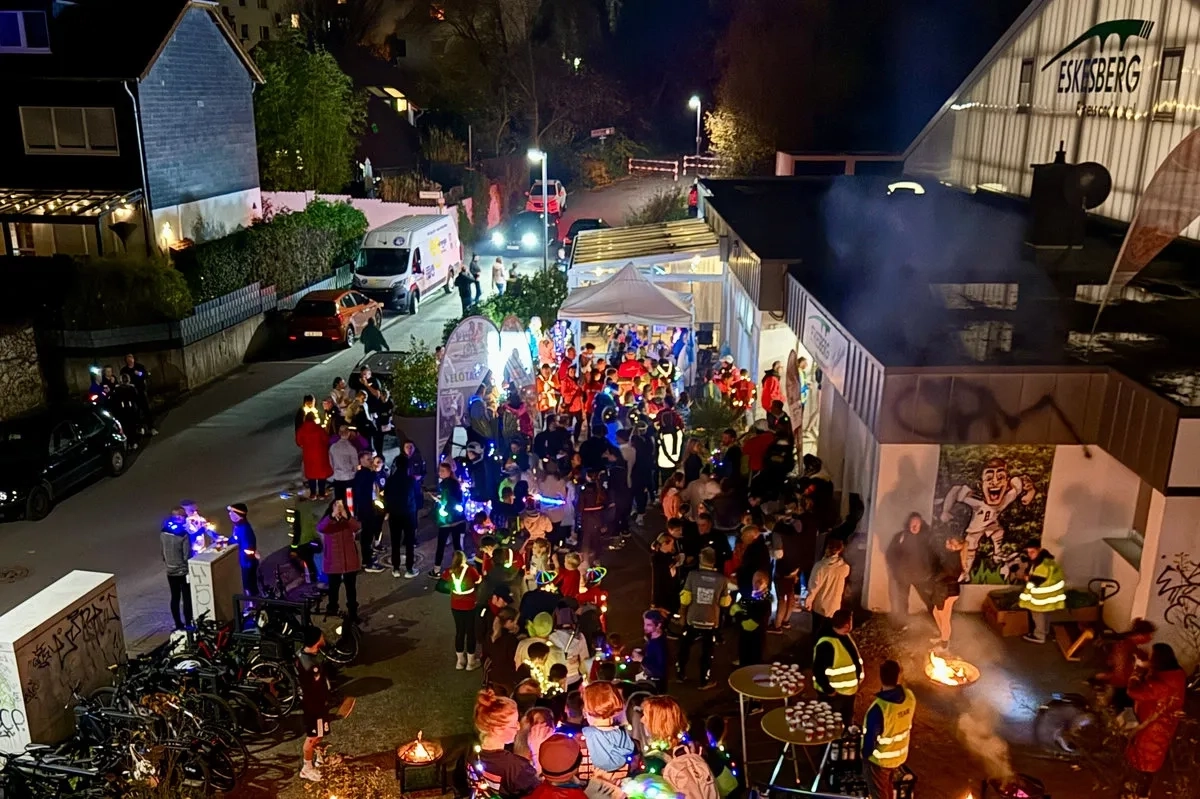 Fackel-Lauf Wuppertal (© Schwebebahn-Lauf Wuppertal gGmbH) Fackel-Lauf Wuppertal (© Schwebebahn-Lauf Wuppertal gGmbH)