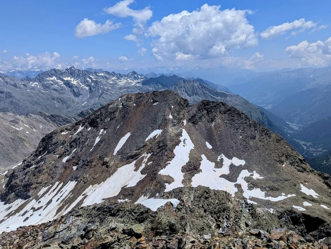 Blick vom Fennereck auf das Rosshorn im Juni 2025 Blick vom Fennereck auf das Rosshorn im Juni 2025