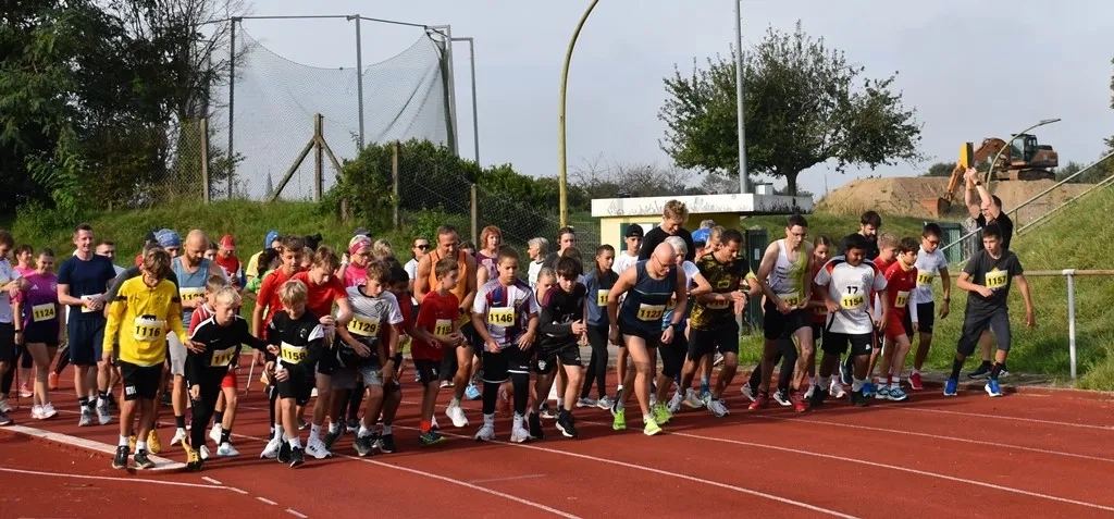 Freistetter Maiwaldlauf 2024: Start 5 km (Foto: © Veranstalter) Freistetter Maiwaldlauf 2024: Start 5 km (Foto: © Veranstalter)