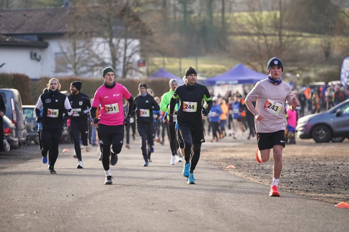 Waldböckelheimer Silvesterlauf 2025 (© Gregor Wurdel) Waldböckelheimer Silvesterlauf 2025 (© Gregor Wurdel)