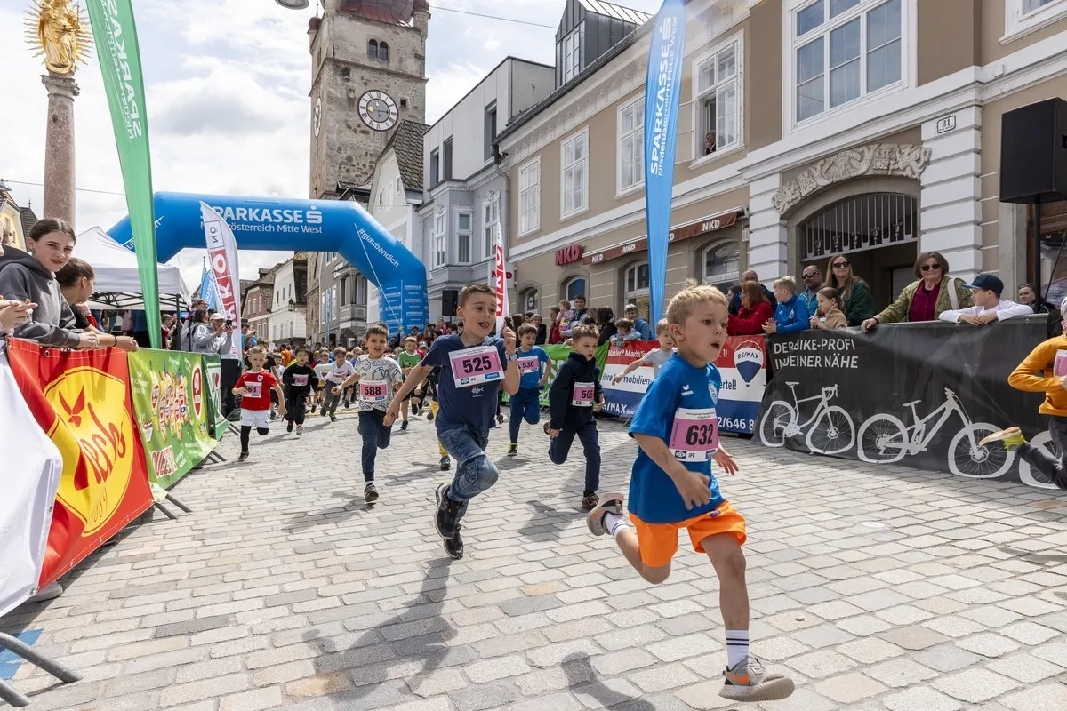 Stadtlauf Waidhofen/Ybbs (Foto: © NÖBSV/MLK Media) Stadtlauf Waidhofen/Ybbs (Foto: © NÖBSV/MLK Media)