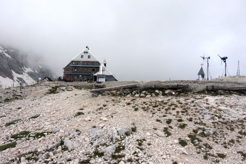 Triglavhaus (Triglavski dom na Kredarici) Triglavhaus (Triglavski dom na Kredarici)