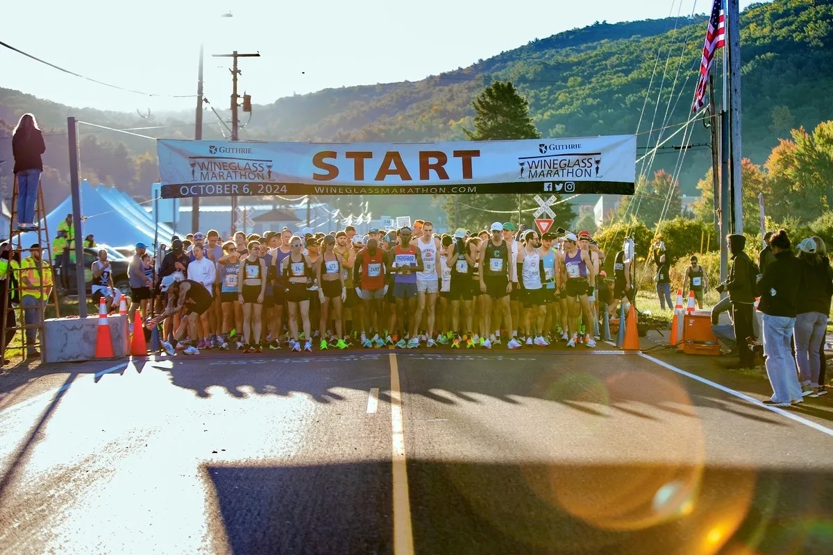 Wineglass Marathon Corning 2024: Start (Foto: © Veranstalter) Wineglass Marathon Corning 2024: Start (Foto: © Veranstalter)