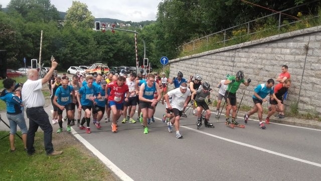 Run vs. Bike vs. Rollski zum Spiegelwald Run vs. Bike vs. Rollski zum Spiegelwald
