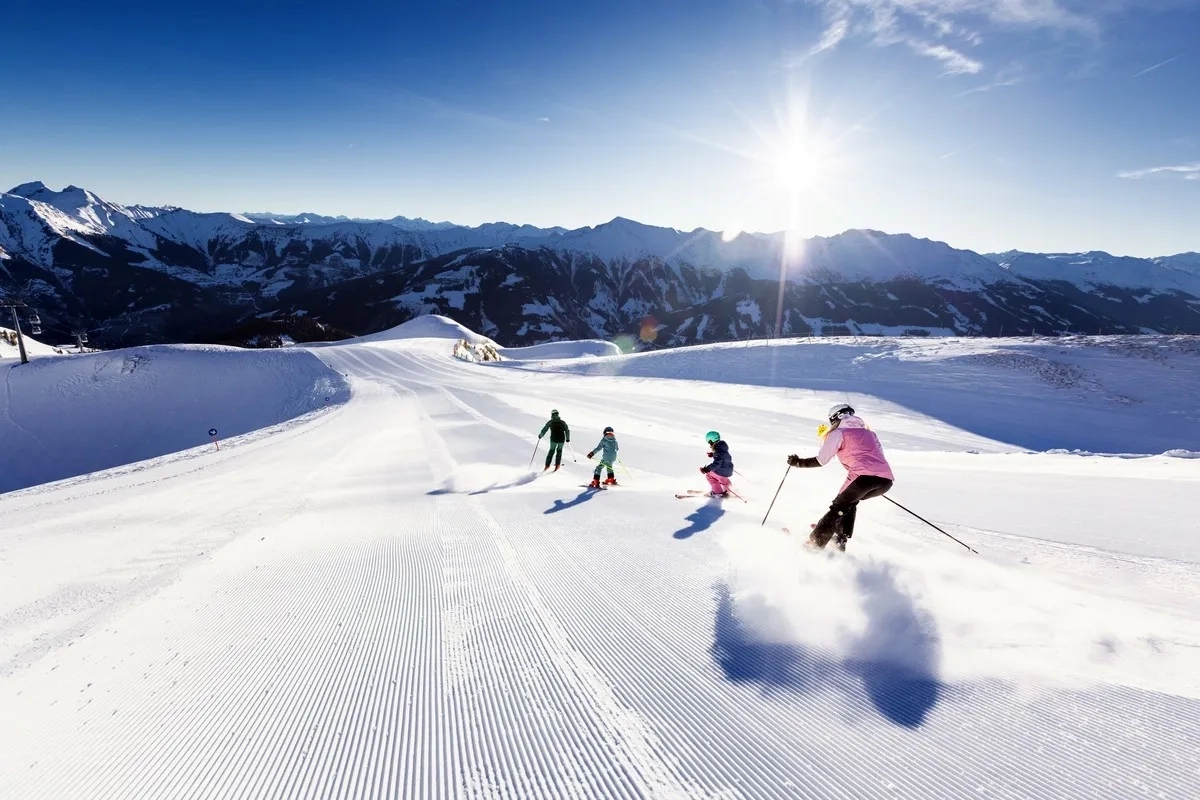 Skifahren im Raurisertal (Foto: © Rauriser Hochalmbahnen – Daniel Breuer) Skifahren im Raurisertal (Foto: © Rauriser Hochalmbahnen – Daniel Breuer)
