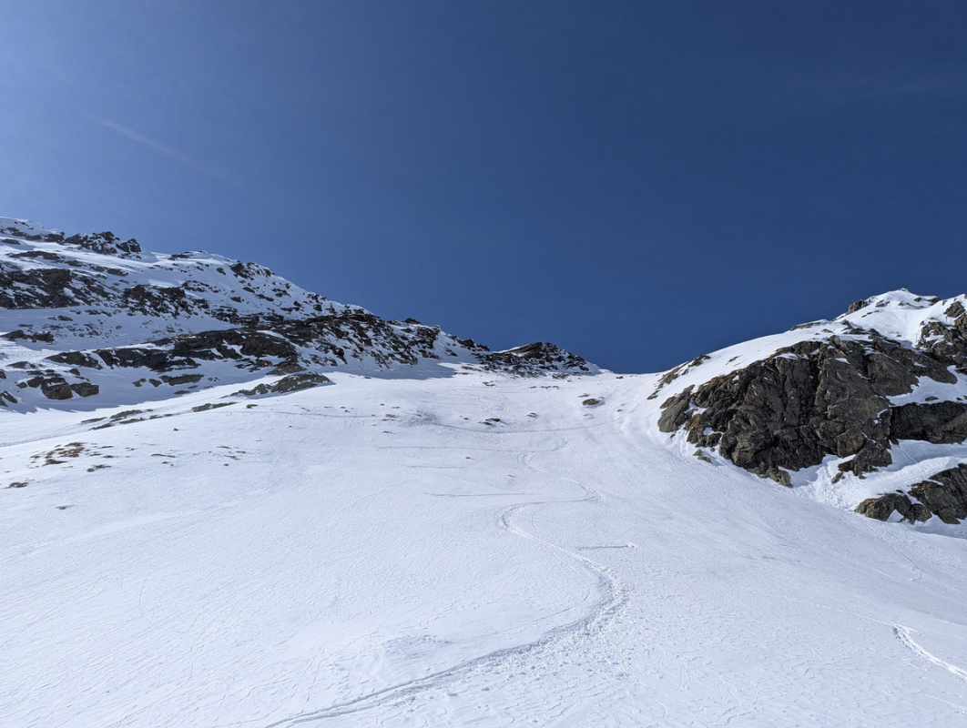Blick auf die Nördliche Steintalspitze (links) im März 2026 Blick auf die Nördliche Steintalspitze (links) im März 2026