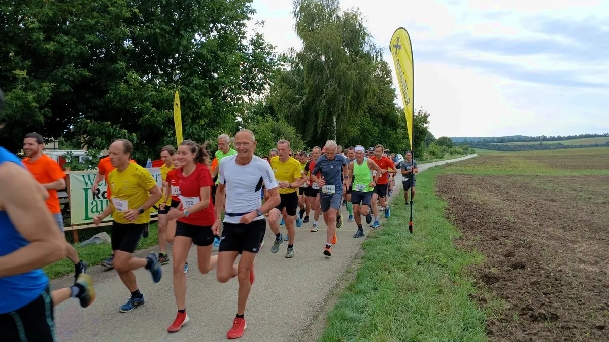 Start zum Weinviertler Draisinenlauf 2025 (Foto: © Veranstalter) Start zum Weinviertler Draisinenlauf 2025 (Foto: © Veranstalter)