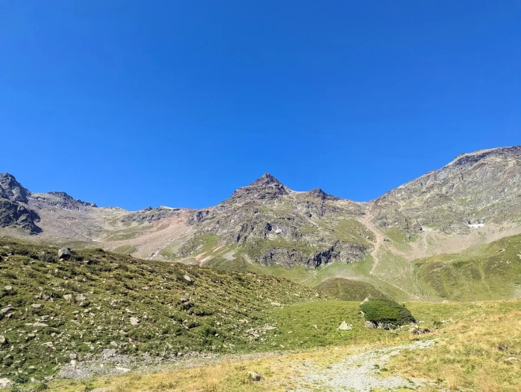 Fundusfeiler 11: Blick Richtung Grieskögel und rechts die Feilerscharte. Fundusfeiler 11: Blick Richtung Grieskögel und rechts die Feilerscharte.
