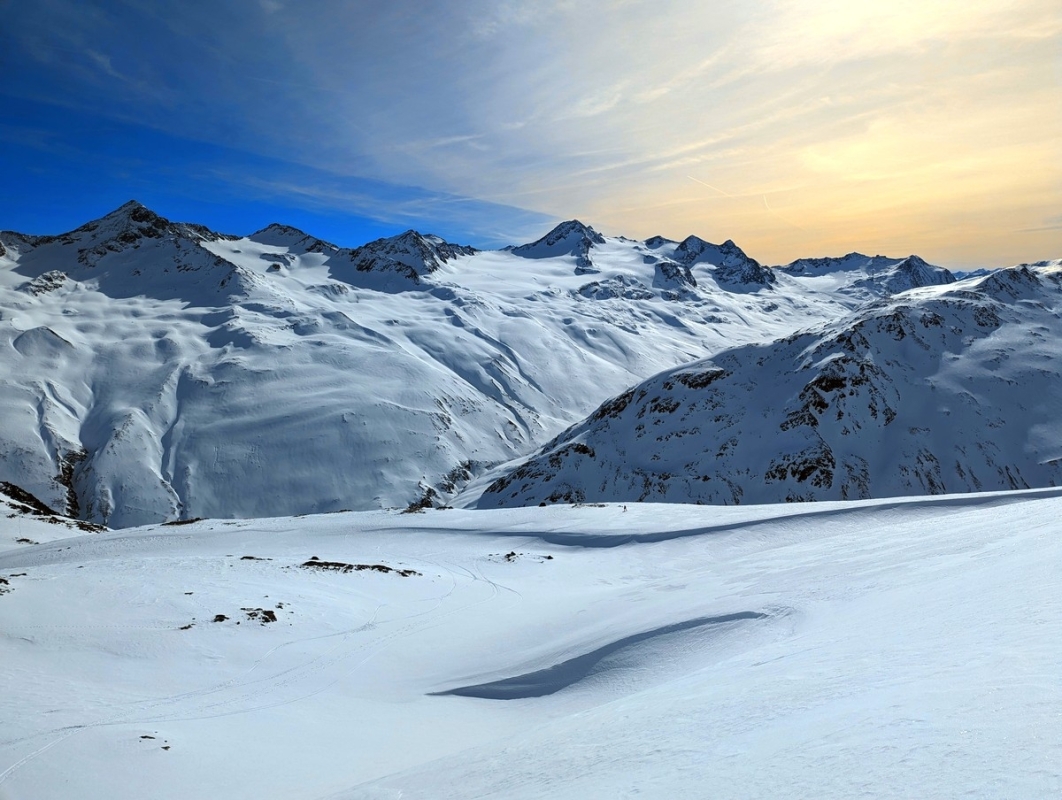 Skitour Guslarspitzen 13: Kurz vor dem Gipfel mit Blick in den Süden. Skitour Guslarspitzen 13: Kurz vor dem Gipfel mit Blick in den Süden.