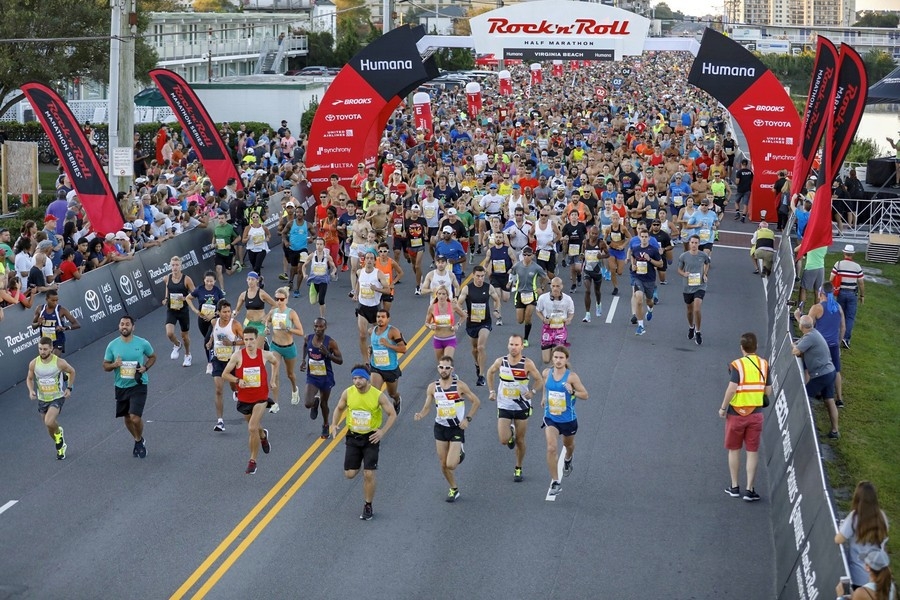 Start Line (C) Scott Taestch Getty Images for Rock 'n' Roll Marathon Series Start Line (C) Scott Taestch Getty Images for Rock 'n' Roll Marathon Series