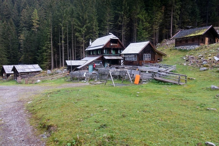 Jausenstation Schwussnerhütte Jausenstation Schwussnerhütte