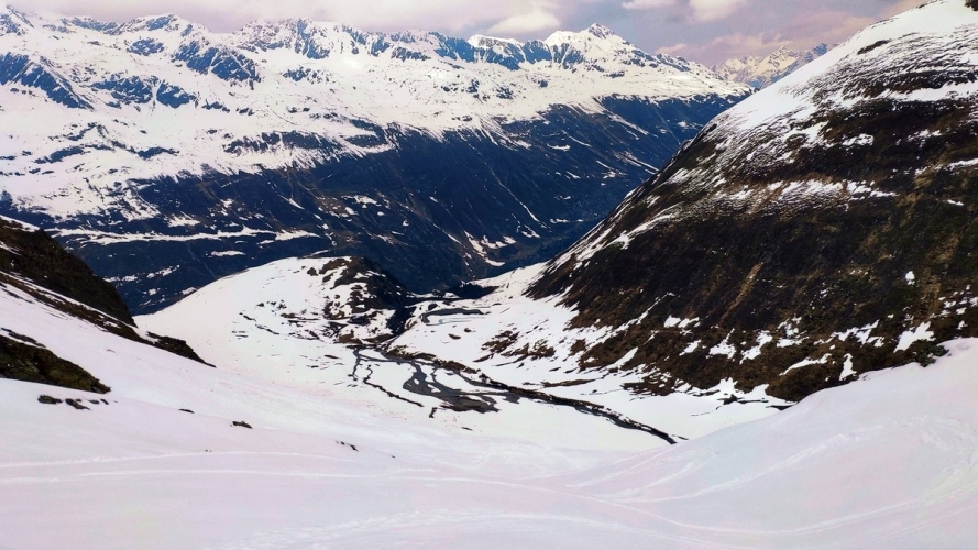Eiskögele Skitour 39: Bergab brennen auf dem viel zu weichen Schnee die Waden ;)
