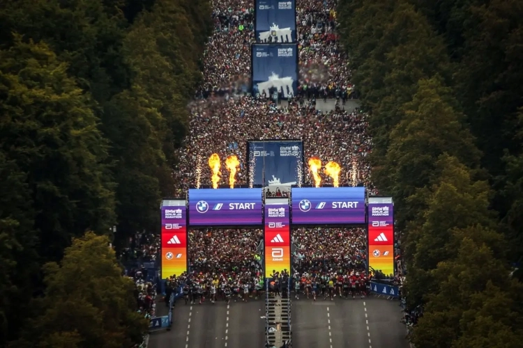 Start zum Berlin Marathon. Foto: © SCC EVENTS/Sportograf