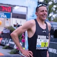 Lukas Hollaus nach seinem Sieg beim Salzburg Marathon