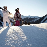 Die letzten Sonnenstrahlen nach einem feinen Skitag in Berwang genießen (C) Tiroler Zugspitz Arena/U. Wiesmeier