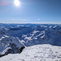 Skitour Glockturm 23: Spektakuläres Ambiente mit Weitblick Richtung Südtirol.