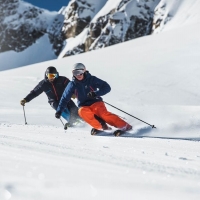 Sportliches Skifahren am Stubaier Gletscher  (C)  Foto: Stubaier Gletscher / Andre Schönherr