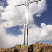 Rietzer Grieskogel 21: Das neue Gipfelkreuz