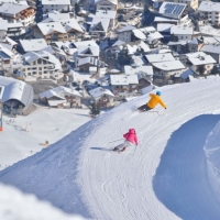 Skifahren oberhalb des Ortes (C) Sepp Mallaun