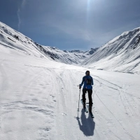 Skitour Heimspitze 05: Entgegen der gefundenen Route steigen wir etwas weiter südlich erst in einen Hang ein.