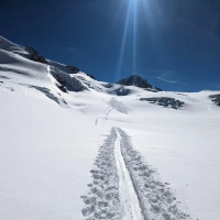 Skitour Wildspitze 02: Der Aufstieg ist im Winter bei schönem Wetter normalerweise immer sehr gut gespurt. Verirren ist bei halbwegs guter Sicht unmöglich.
