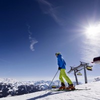 Skifahren im Skigebiet Hochzillertal (C) LOLIN.cc // Lorenz Marko