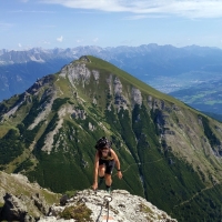 Lustige Bergler Steig 08: Kurz vor dem Apferstein mit Nockspitze im Hintergrund.
