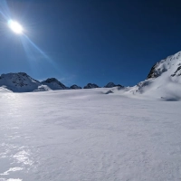Schuchtkogel Skitour 02: Am Gletscher rechts halten.