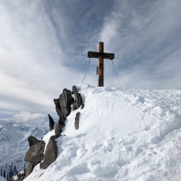 Skitour K2, Bild 29: Gipfelkreuz