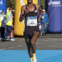 Sevilla-Marathon Yemaneberhan Crippa läuft italienischen Rekord 2024. Foto: © Juan José Ubeda