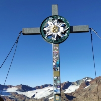 Mittlere Guslarspitze Gipfelkreuz