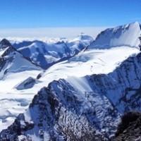 Eiger-Überschreitung-via-Mittellegigrat-27: Gipfelpanorama Richtung Jungfrau