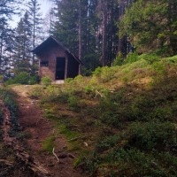 Arnplattenspitze 02: Jagdhütte oder Obdachlosenhütte?