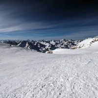Skitour Wildspitze 14: Vom Gipfel köntne man bei guten Bedingungen auch auf den Südgipfel gehen und über diesen abfahren. Ansonsten Abstieg über den Grat und vom Gratende aus abfahren.