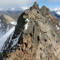 Bergtour-Großer-Ramolkogel-53: Fehlschritt darf man sich am Grat keinen Leistung. Es gibt übrigens nur wenige Bohrhacken
