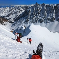 Skitour Hoher Seeblaskogel 21: Die Spur direkt an der Wechte ist ein perfektes Beispiel, wie man nicht gehen sollte.