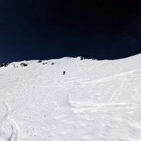 Skitour Hoher Seeblaskogel 17: Die korrekte Variante im Aufstieg deutlich unterhalb der Wechten.