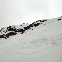 Eiskögele Skitour 09: Nun folgt die zweite Hälfte des Hanges im weichen Schnee.