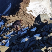 Hochvernagtspitze 23: Jetzt nun wieder hochkonzentriert am brüchigen Grat bergab.